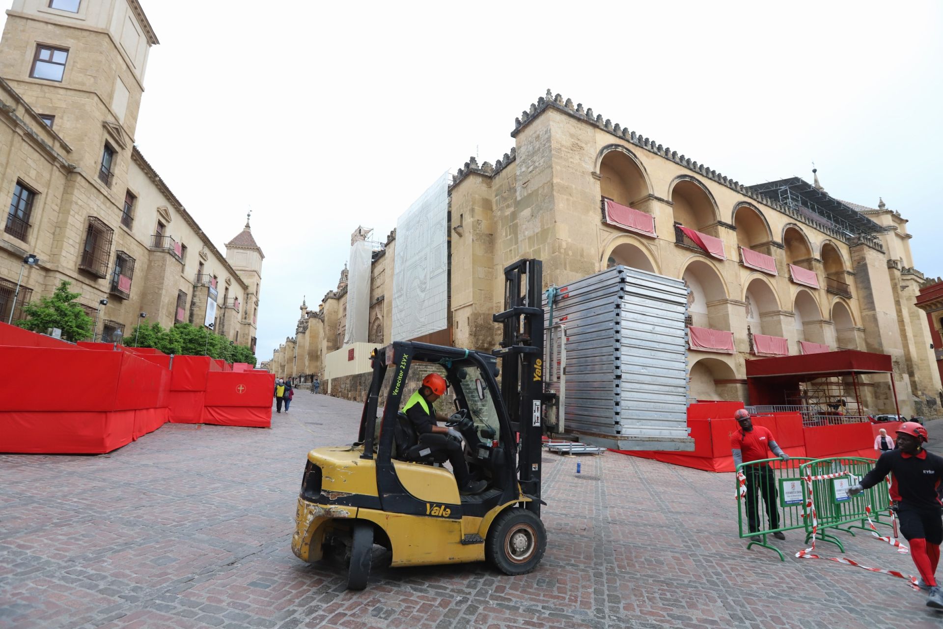 En imágenes, el montaje final de la carrera oficial de la Semana Santa de Córdoba 2025