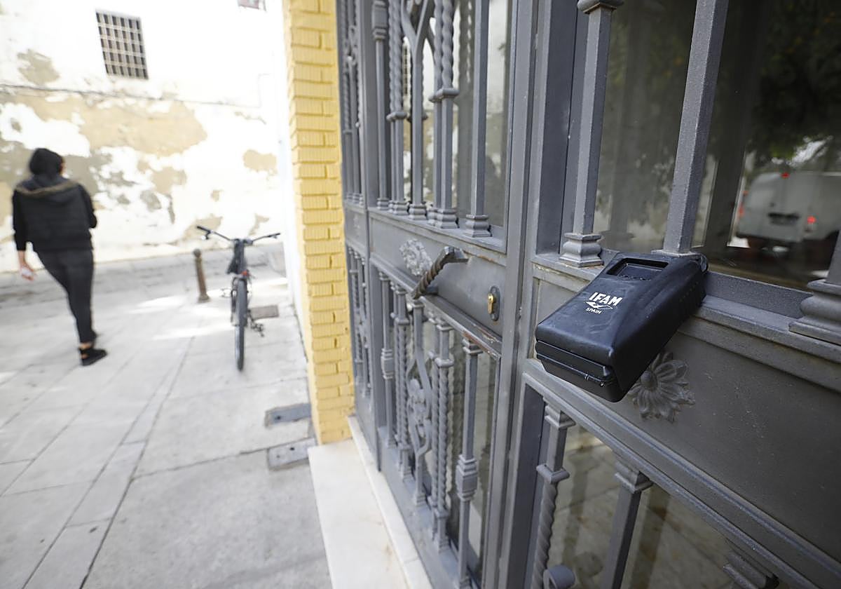 Caja de llaves de un piso turístico en la Ribera