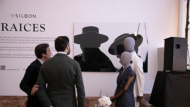 La sugestiva exposición 'Raíces' de Pablo Borrego en la Fundación Gala, en imágenes