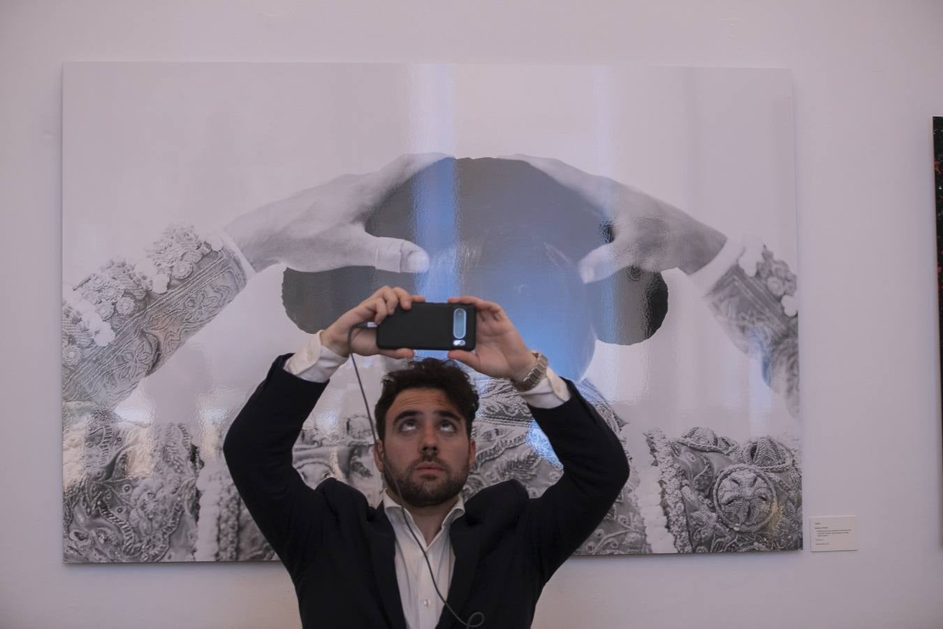 La sugestiva exposición &#039;Raíces&#039; de Pablo Borrego en la Fundación Gala, en imágenes