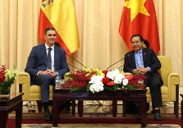 Sánchez intenta que España construya el AVE de Vietnam