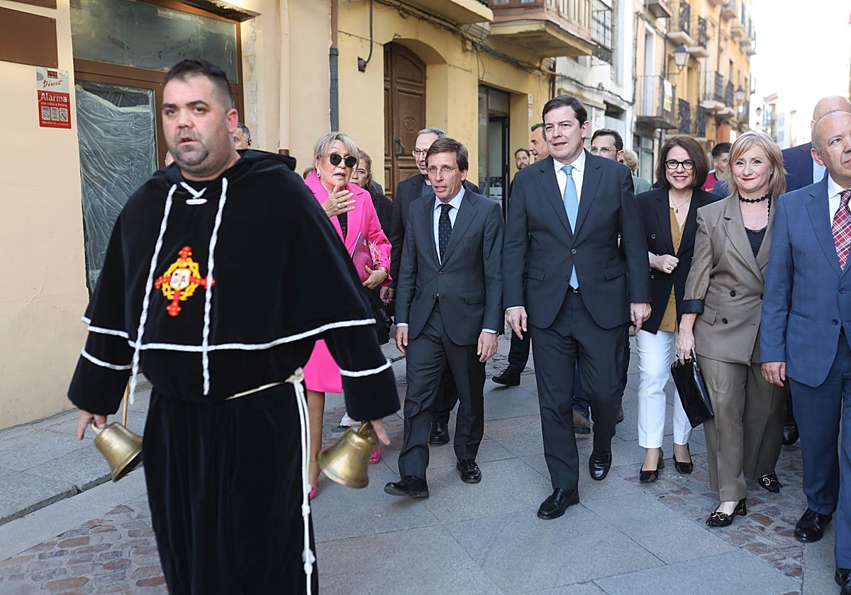 El presidente de la Junta asiste al pregón pronunciado por José Luis Martínez Almeida en Zamora