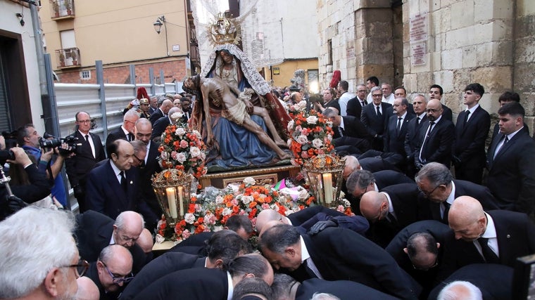 La procesión de La 'Morenica', en León, que ha salido con recorrido más corto