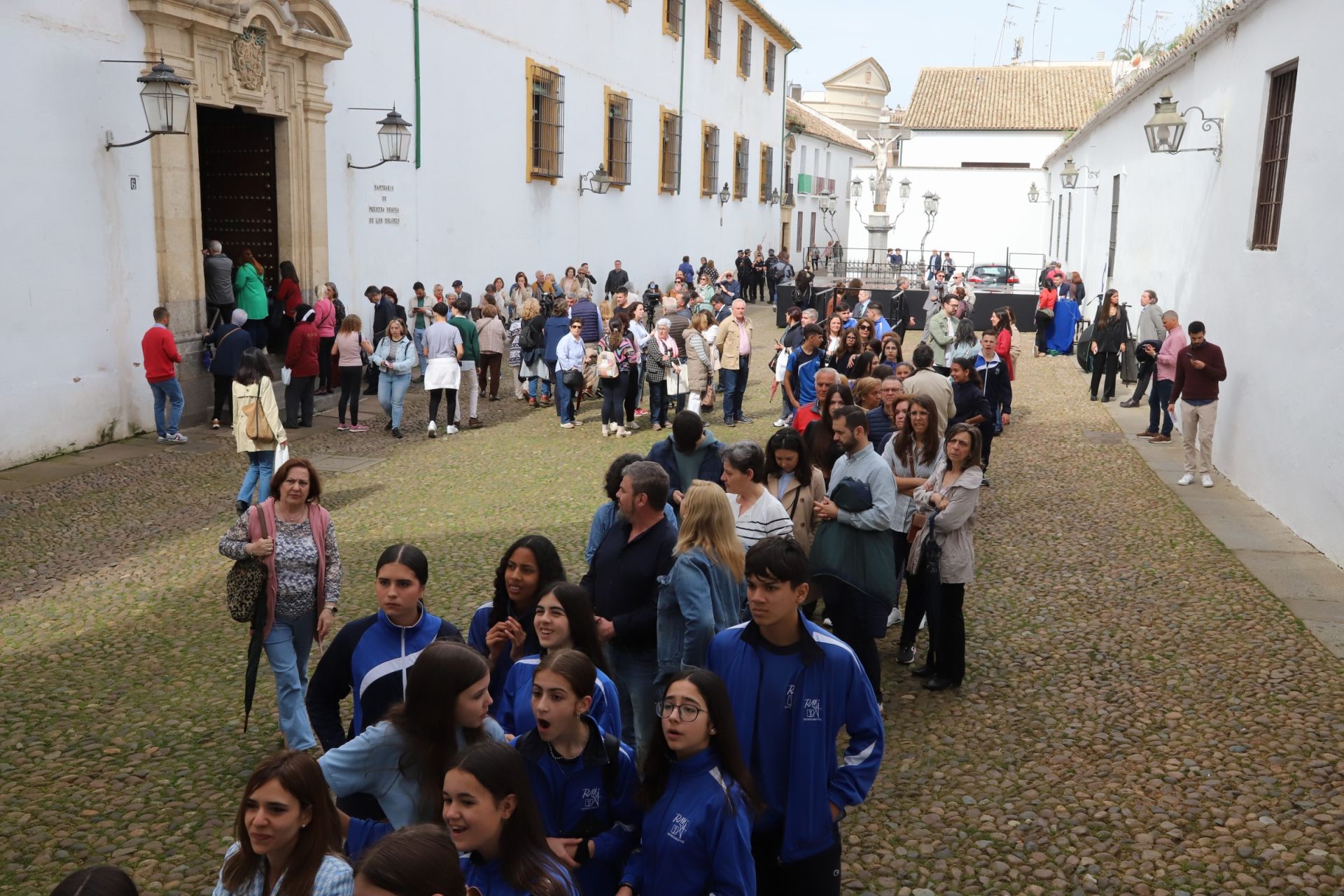 El devoto besamanos de la Virgen de la Paz en Córdoba, en imágenes