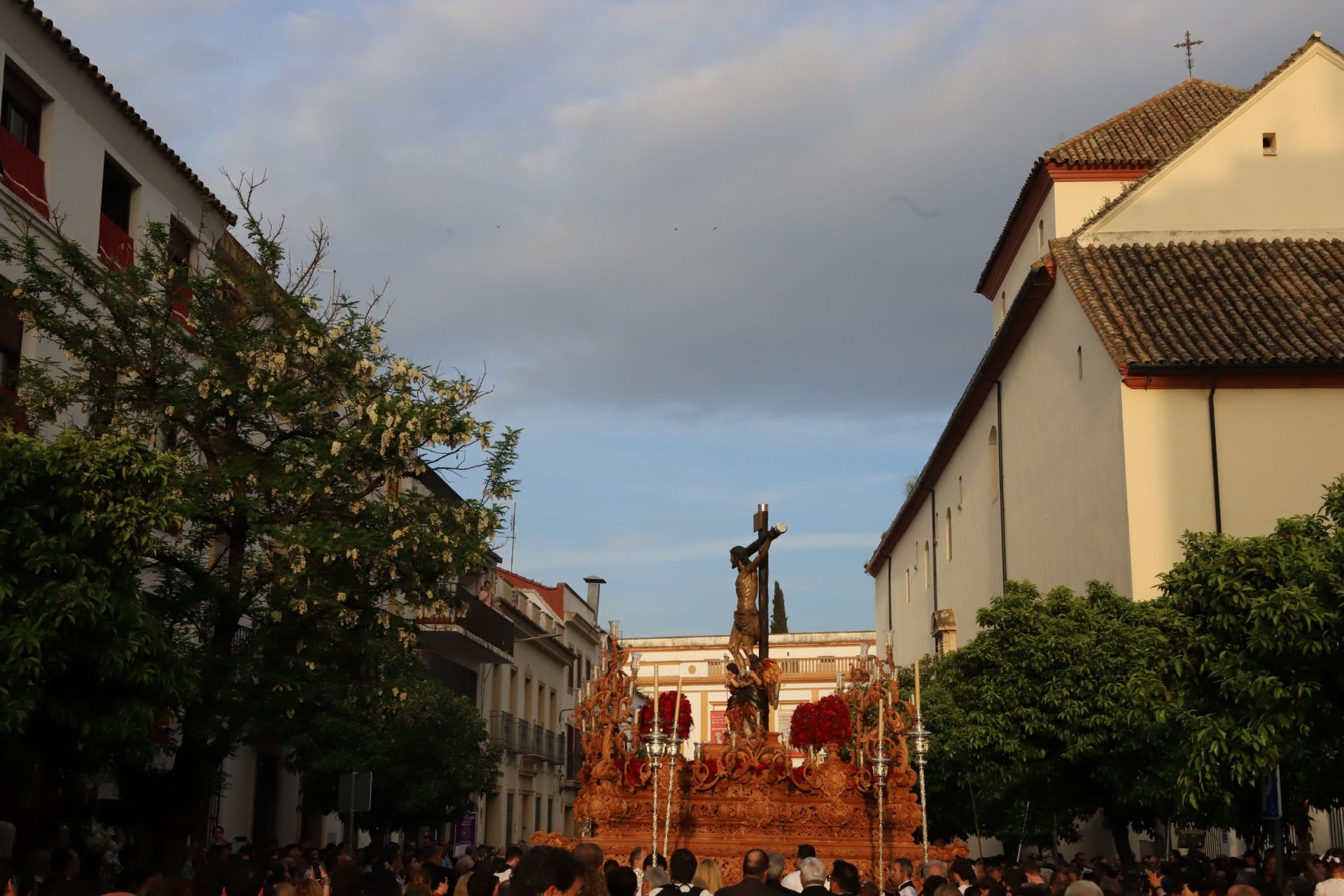La espiritual procesión del Cristo de la Providencia de Córdoba, en imágenes
