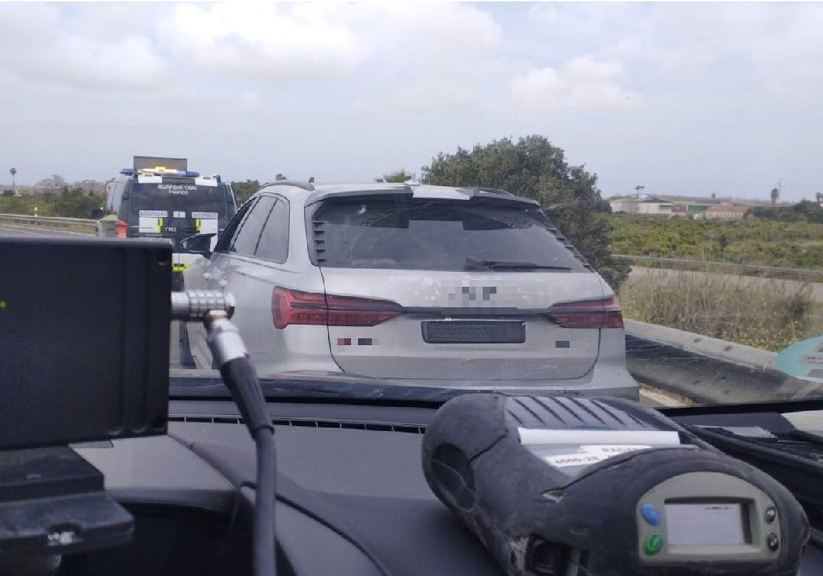 El vehículo que conducía a gran velocidad el conductor infractor en Valencia