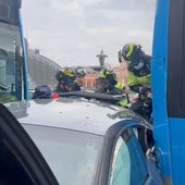 Un accidente entre dos autobuses y cinco coches deja 17 heridos en Madrid