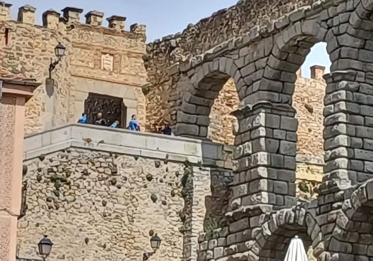 Agentes y otras personas, en la zona en la que ha ocurrido la caída mortal