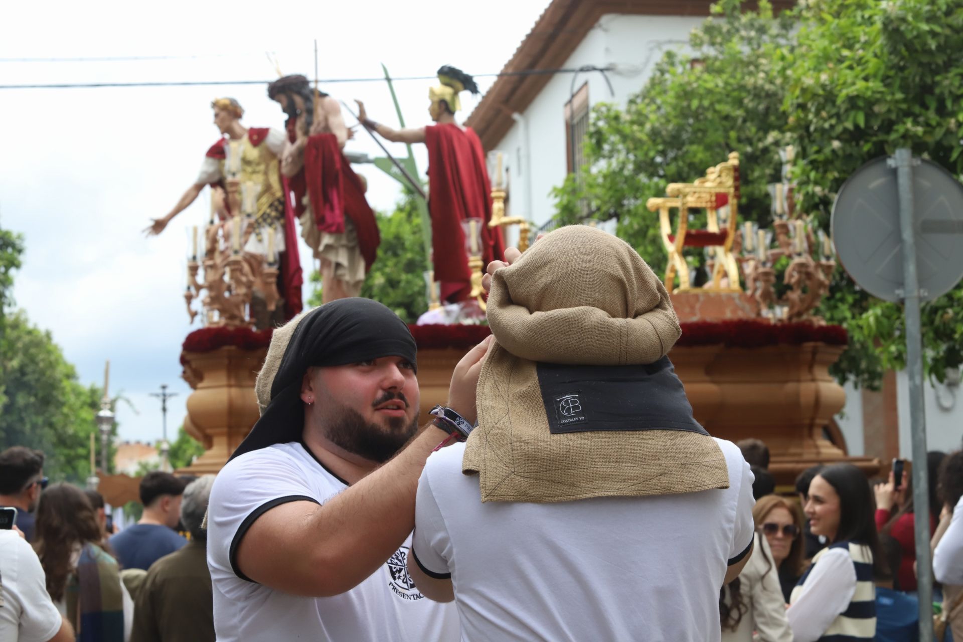 La pletórica salida de la cofradía de la Presentación de Córdoba, en imágenes