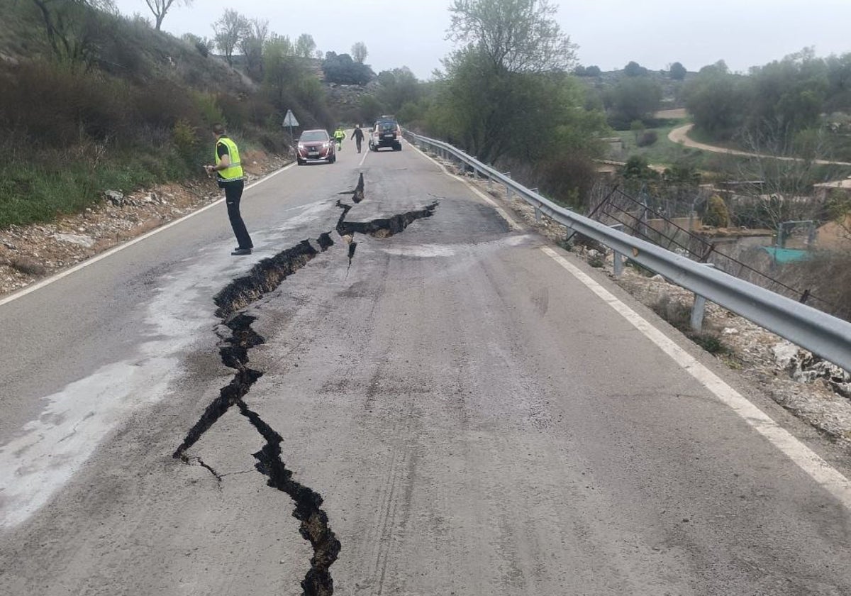 Carretera hundida y cortada en 18 kilómetros de su recorrido