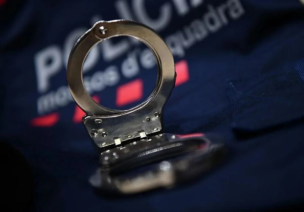 Esposas, para trasladar a los detenidos