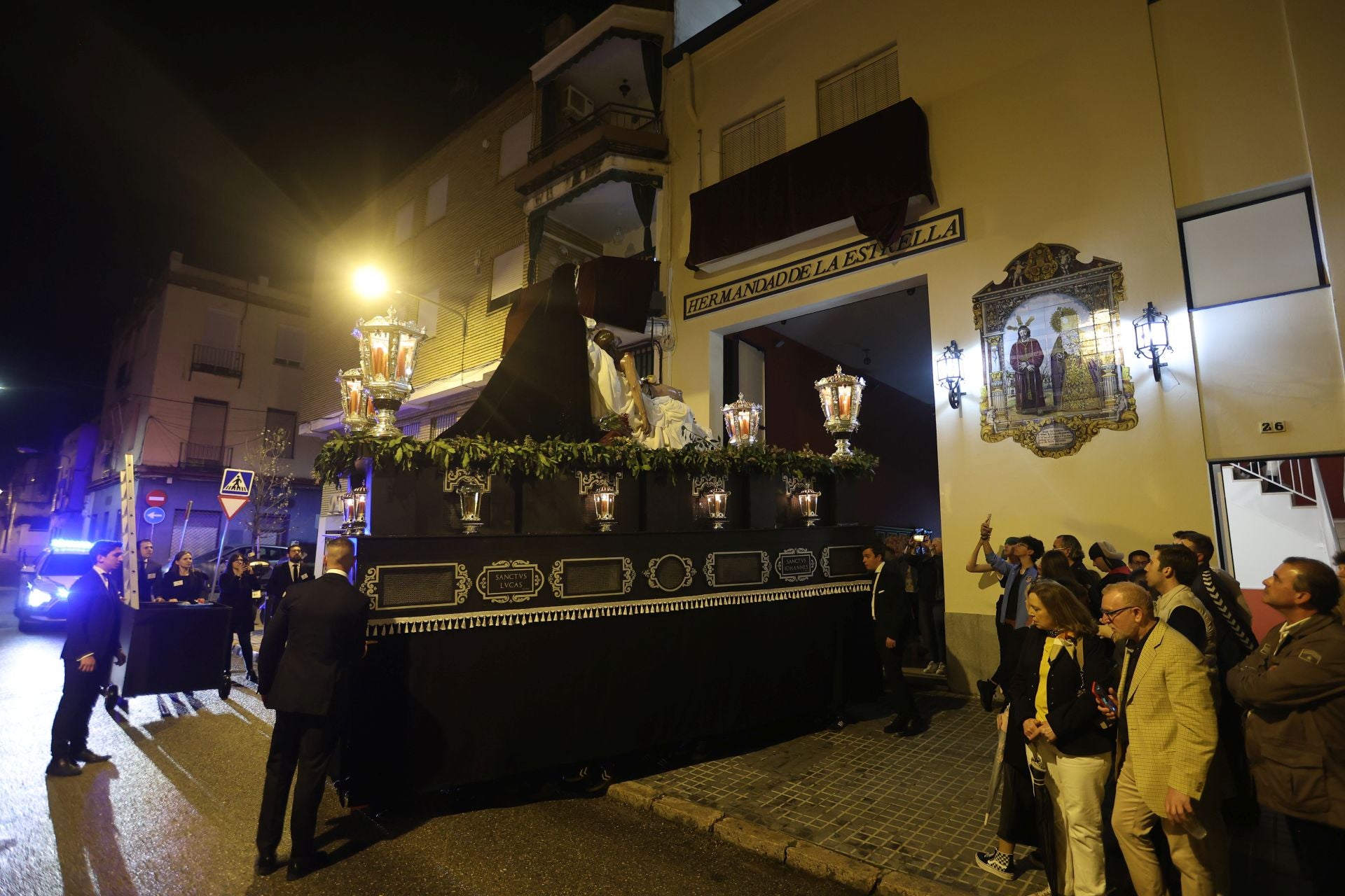 La íntima procesión del Traslado al Sepulcro de Córdoba, en imágenes