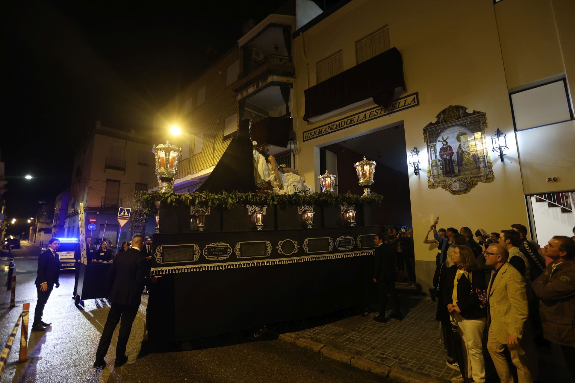 La íntima procesión del Traslado al Sepulcro de Córdoba, en imágenes