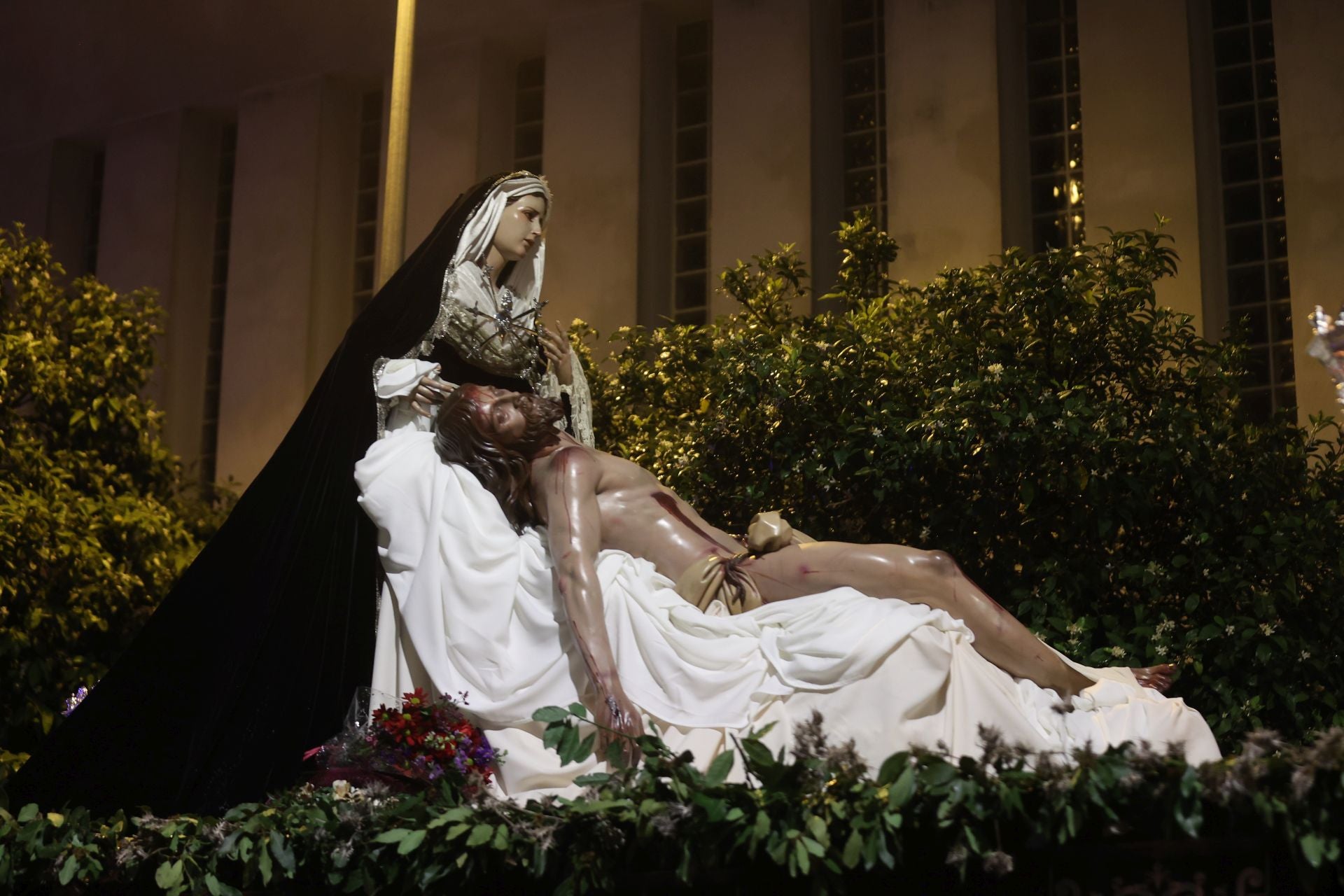 La íntima procesión del Traslado al Sepulcro de Córdoba, en imágenes