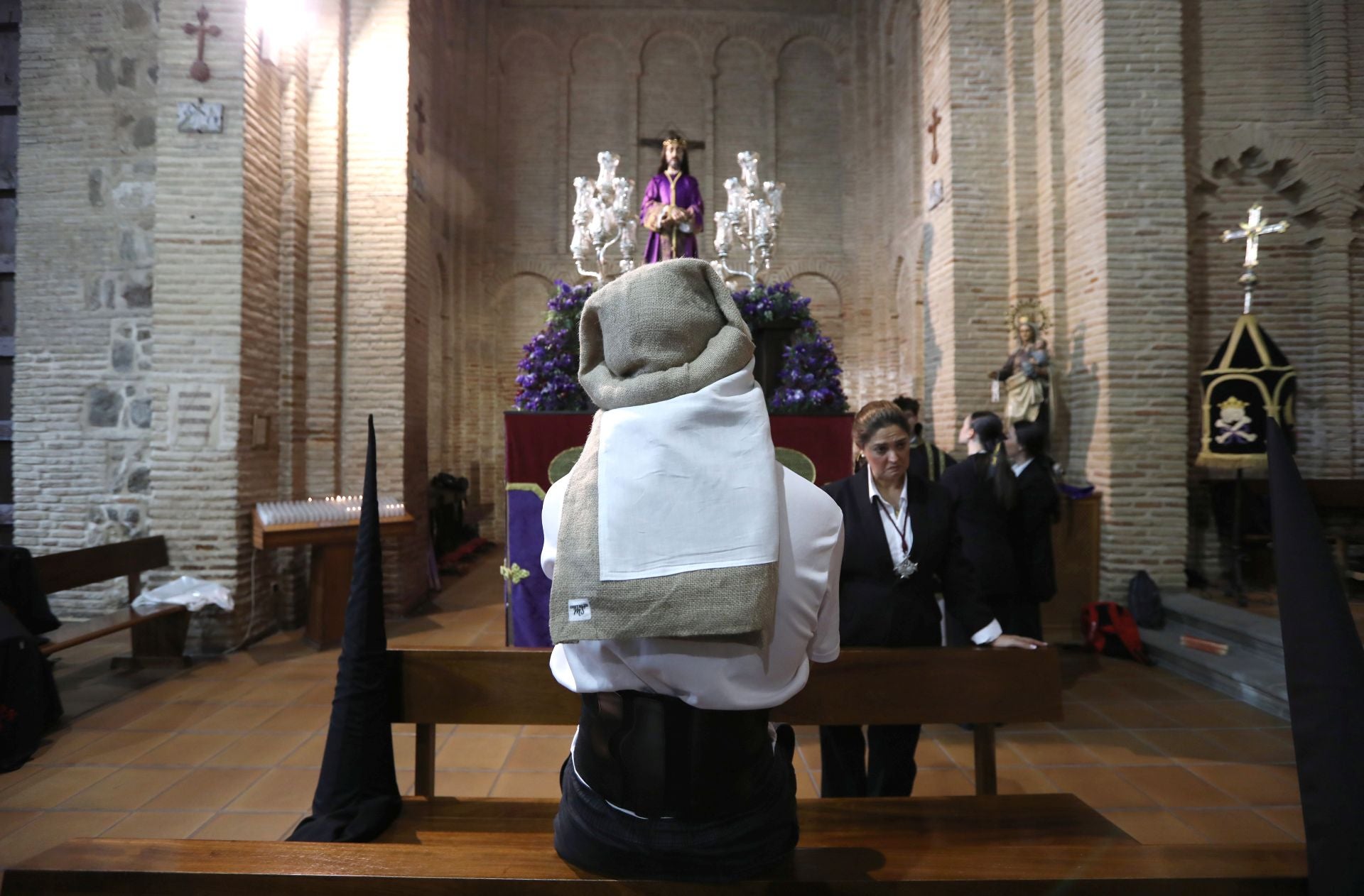 La emocionante procesión del Santo Encuentro de Toledo, en imágenes