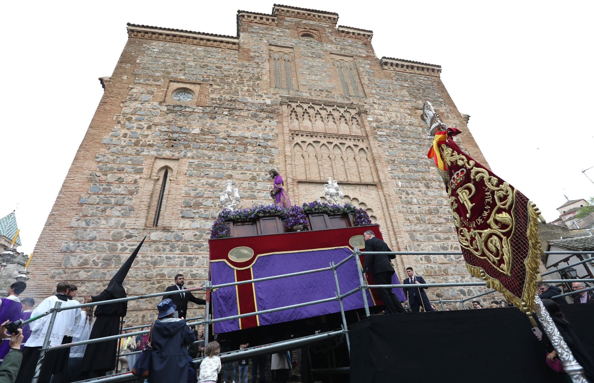 La emocionante procesión del Santo Encuentro de Toledo, en imágenes