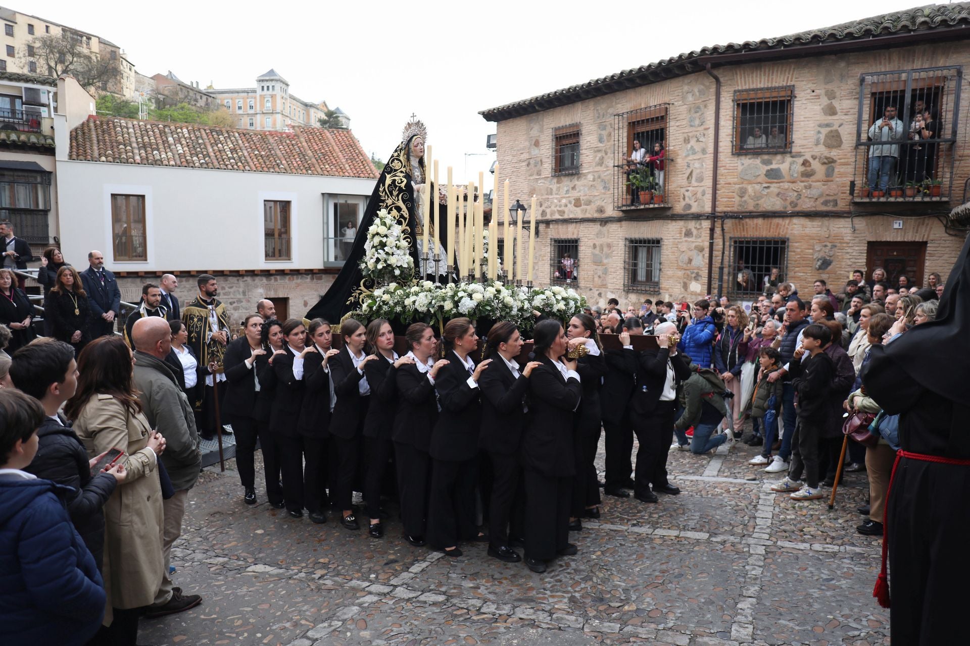 La emocionante procesión del Santo Encuentro de Toledo, en imágenes