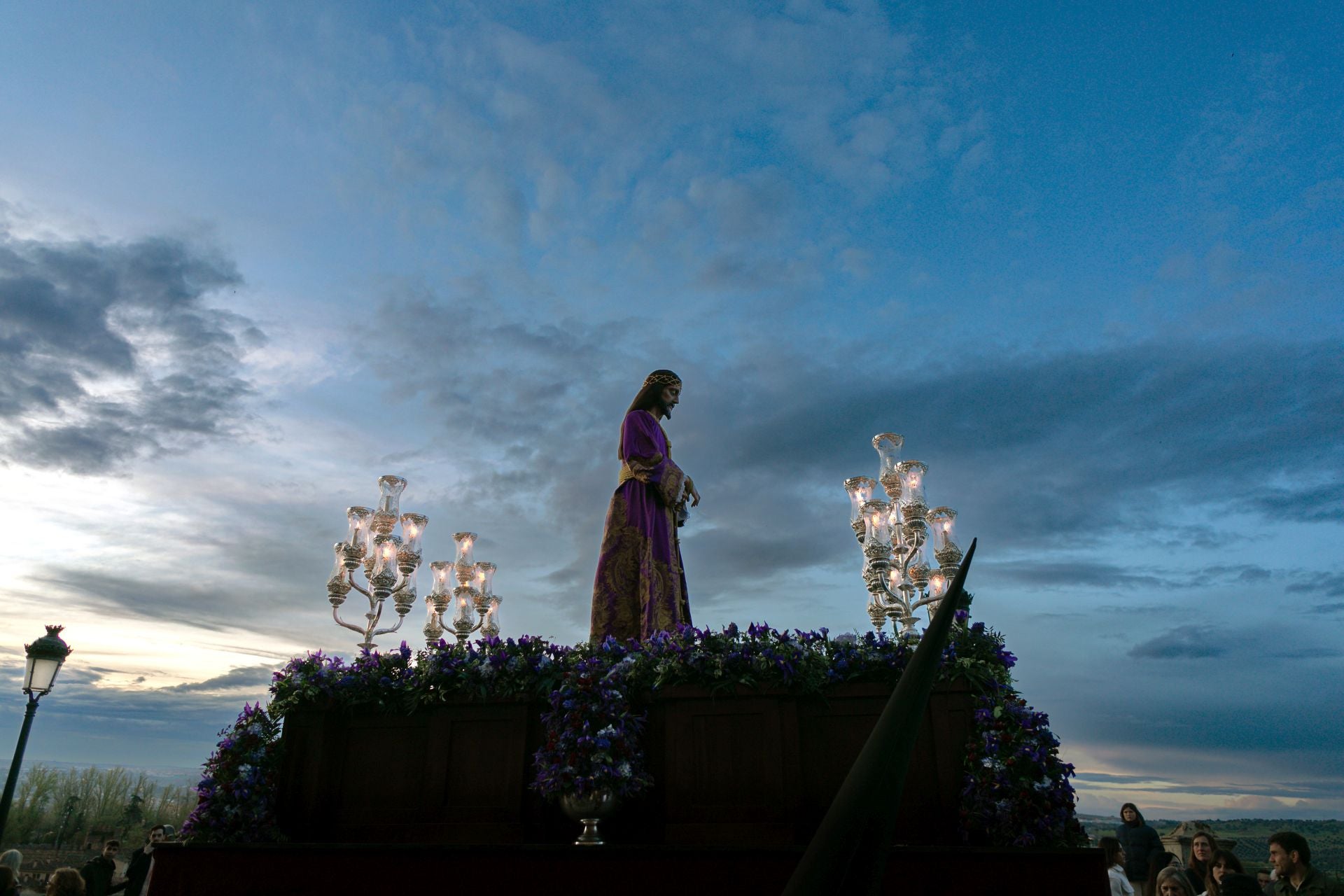 La emocionante procesión del Santo Encuentro de Toledo, en imágenes