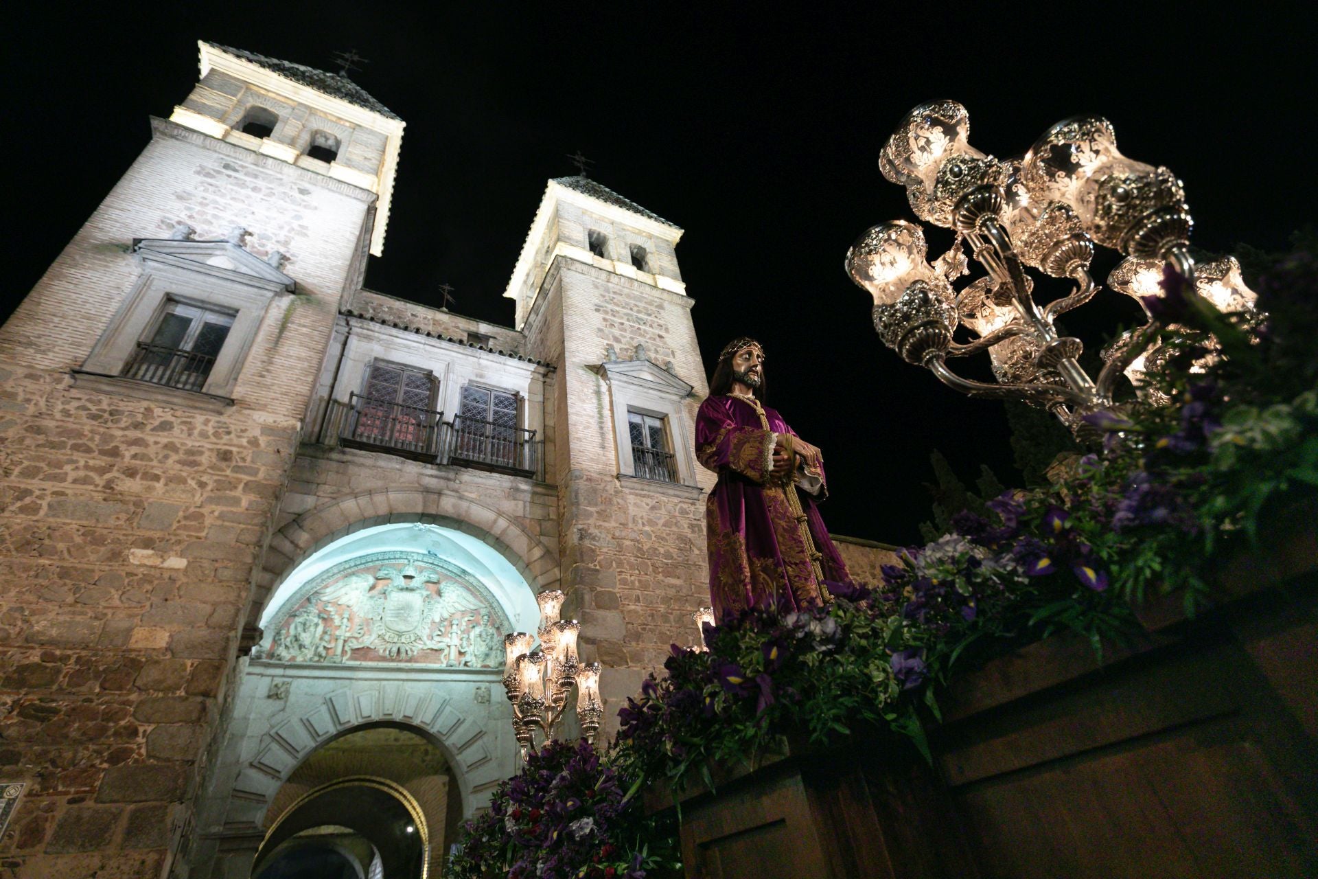 La emocionante procesión del Santo Encuentro de Toledo, en imágenes