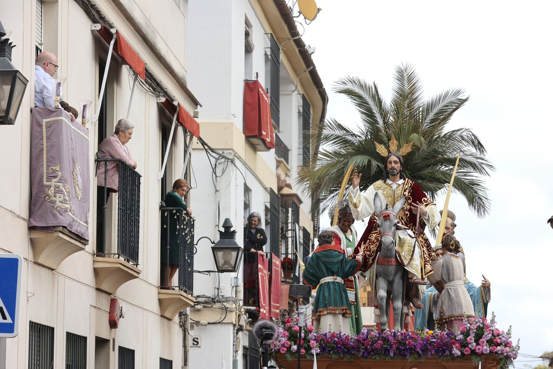 La ilusionante salida de la Borrquita el Domingo de Ramos en Córdoba, en imágenes