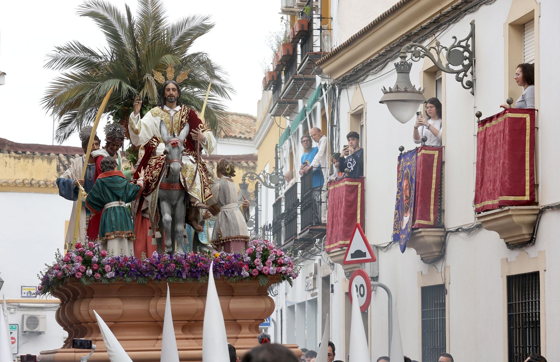 La ilusionante salida de la Borrquita el Domingo de Ramos en Córdoba, en imágenes