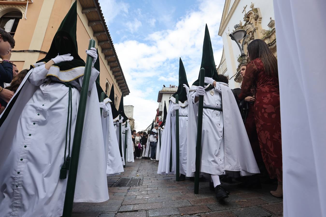 La emotiva procesión de la Esperanza de Córdoba, en imágenes