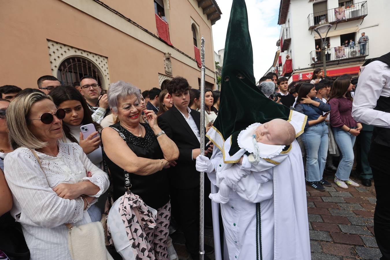 La emotiva procesión de la Esperanza de Córdoba, en imágenes
