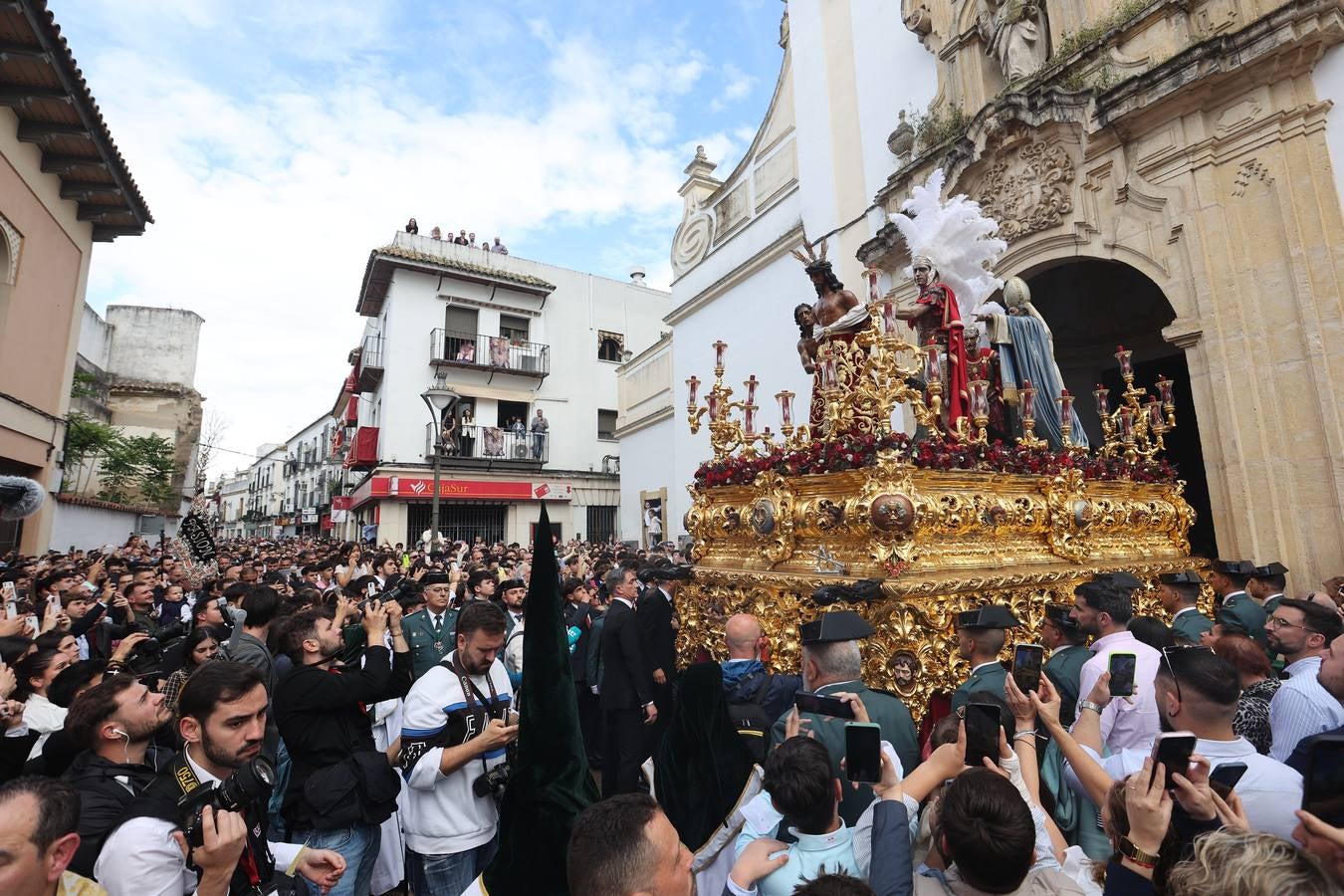 La emotiva procesión de la Esperanza de Córdoba, en imágenes