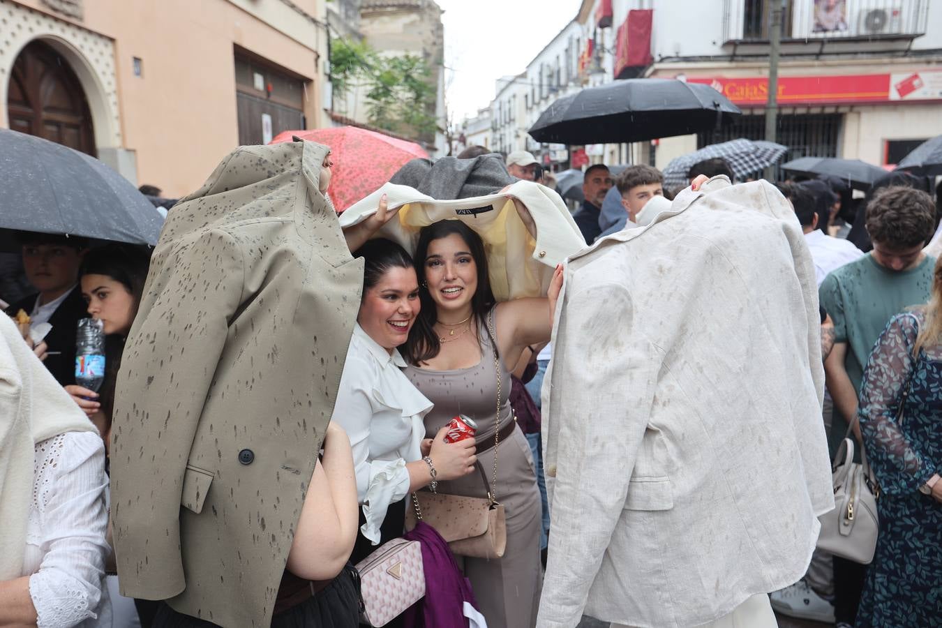 La emotiva procesión de la Esperanza de Córdoba, en imágenes