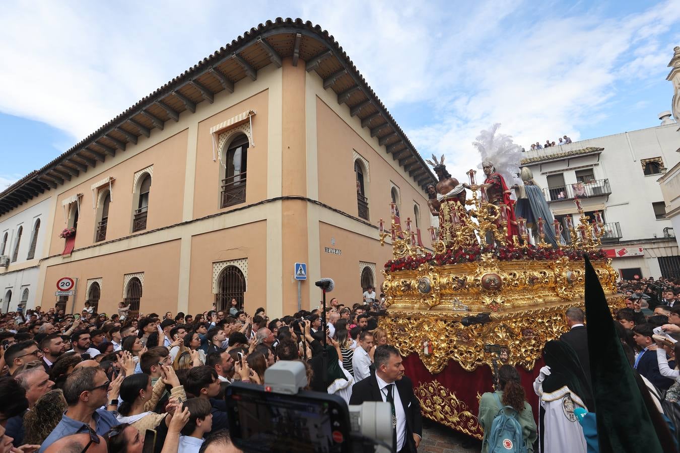 La emotiva procesión de la Esperanza de Córdoba, en imágenes