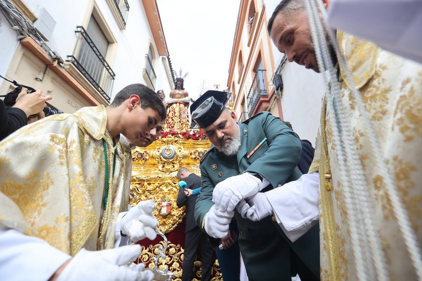 La emotiva procesión de la Esperanza de Córdoba, en imágenes