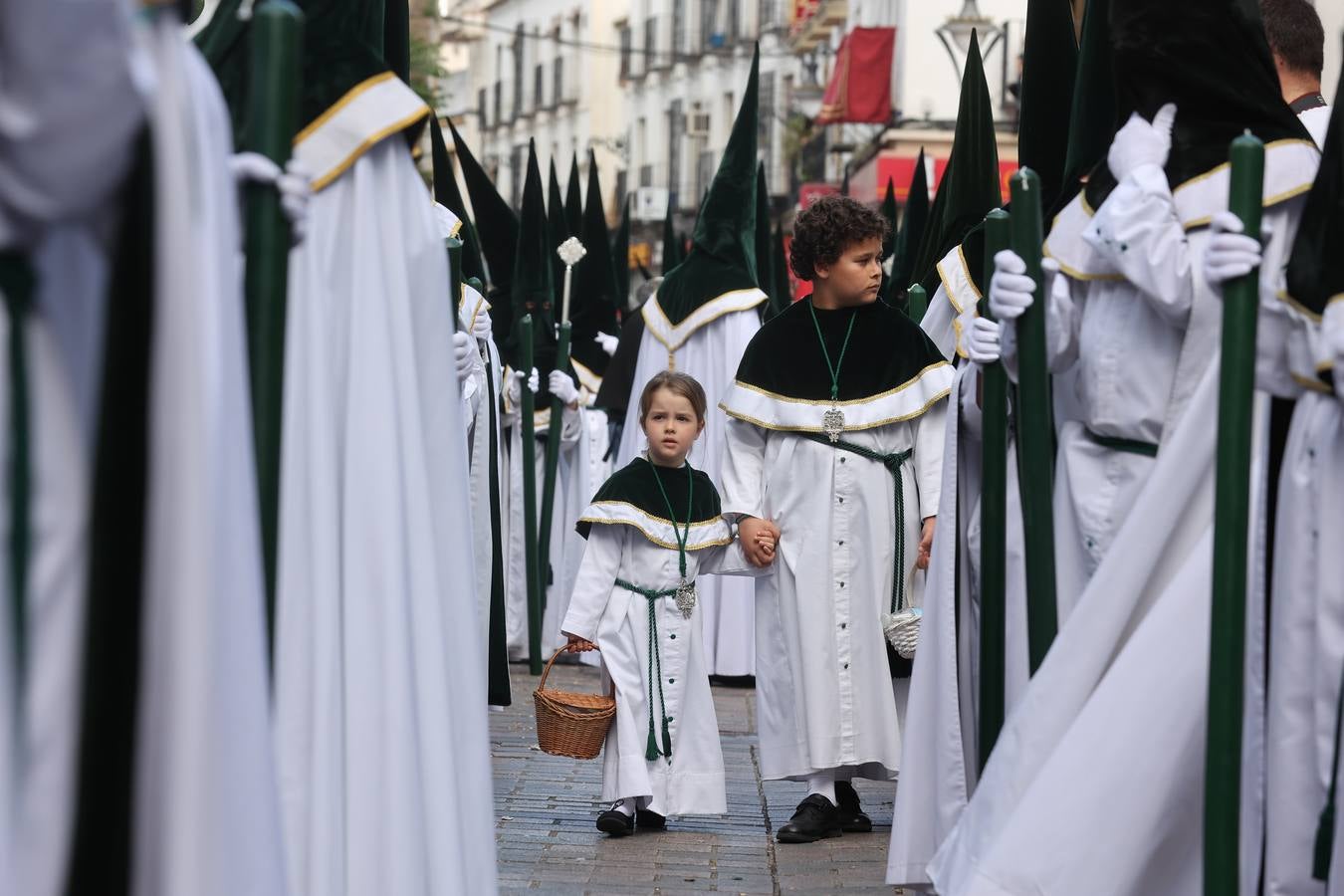 La emotiva procesión de la Esperanza de Córdoba, en imágenes