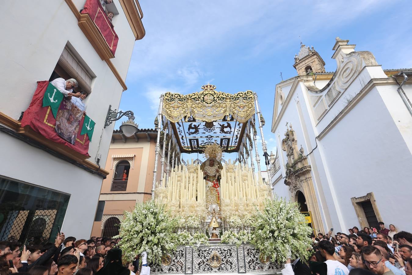 La emotiva procesión de la Esperanza de Córdoba, en imágenes