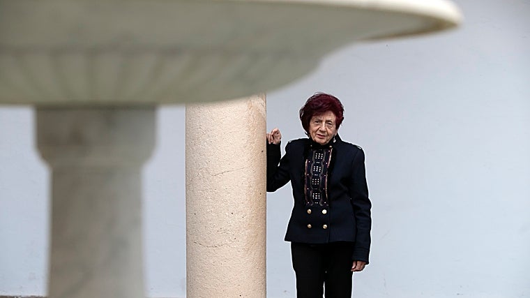 La poeta ha compatibilizado la creación literaria con la docencia