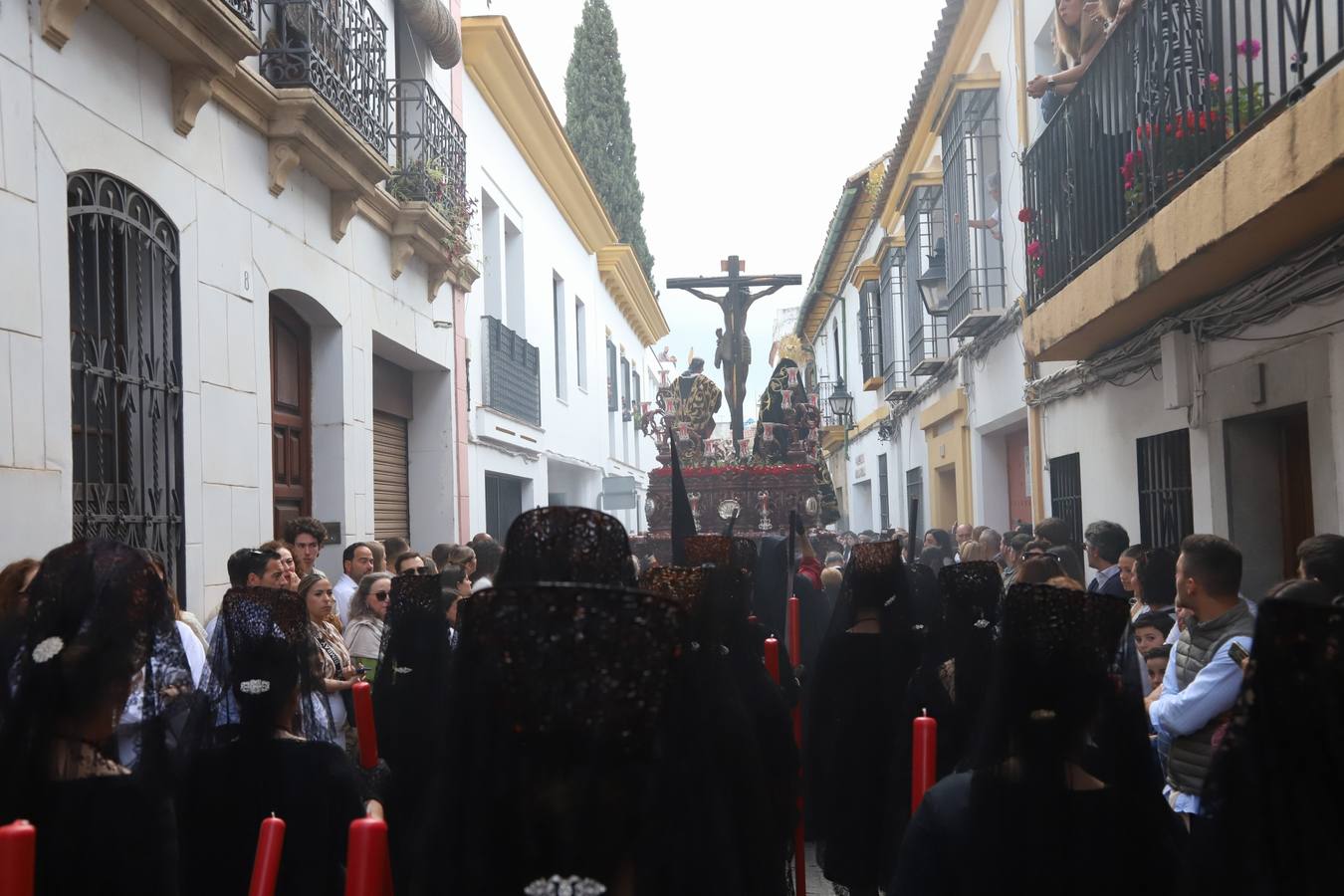 El sentido cortejo de las Penas de Santiago de Córdoba, en imágenes