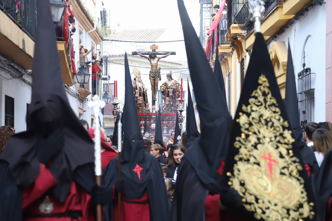 El sentido cortejo de las Penas de Santiago de Córdoba, en imágenes