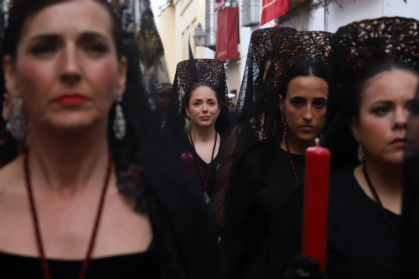 El sentido cortejo de las Penas de Santiago de Córdoba, en imágenes