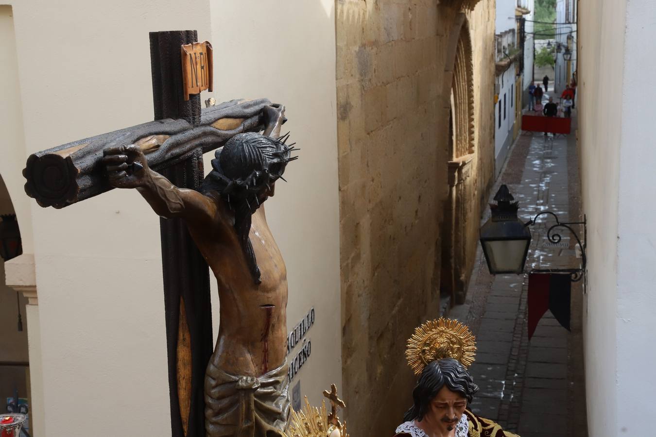 El sentido cortejo de las Penas de Santiago de Córdoba, en imágenes