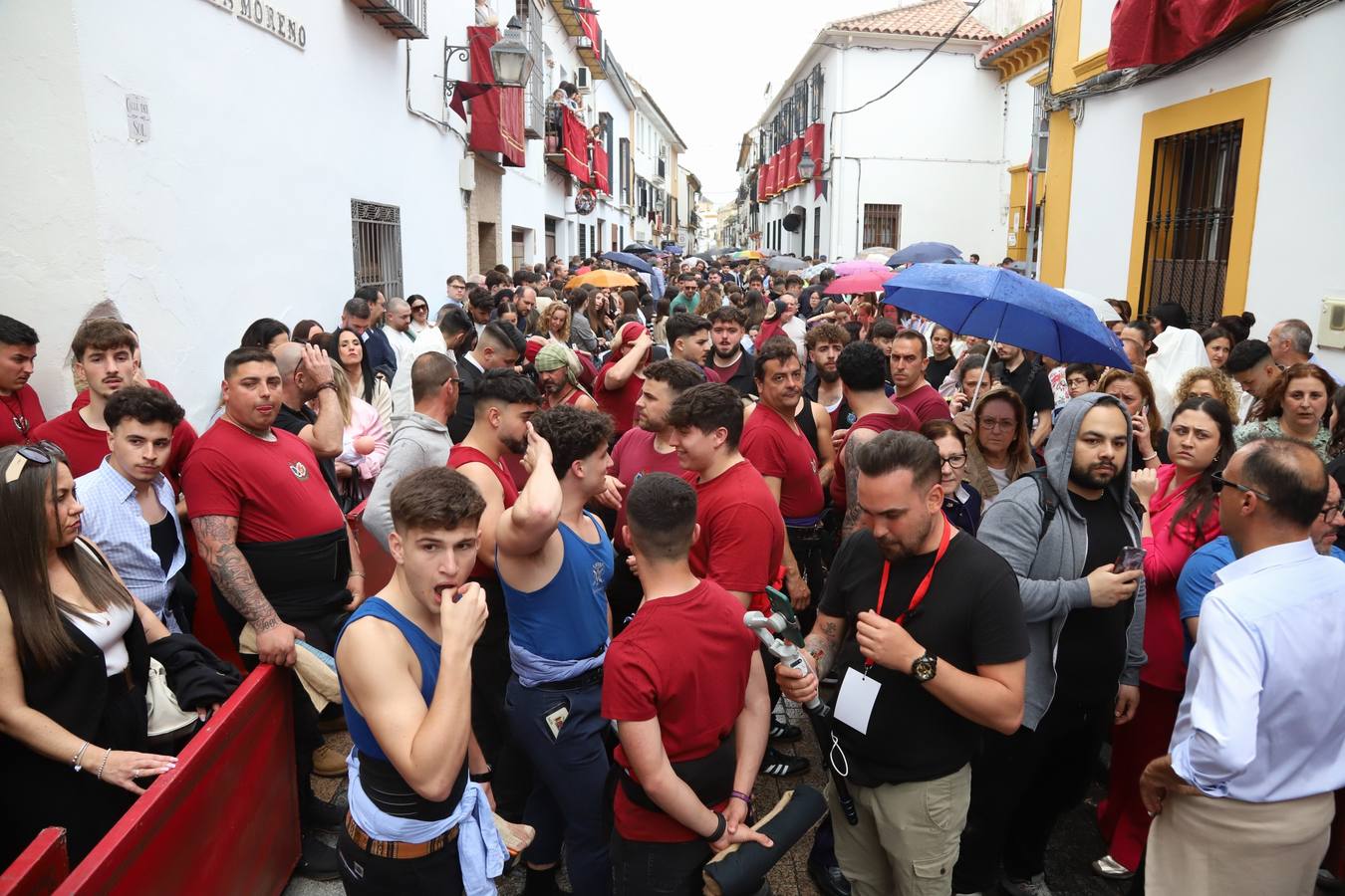 El sentido cortejo de las Penas de Santiago de Córdoba, en imágenes
