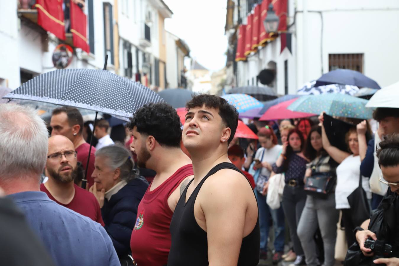 El sentido cortejo de las Penas de Santiago de Córdoba, en imágenes
