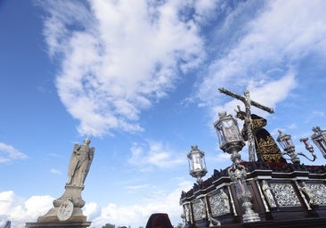 La clásica estación de penitencia de Vera-Cruz, en imágenes