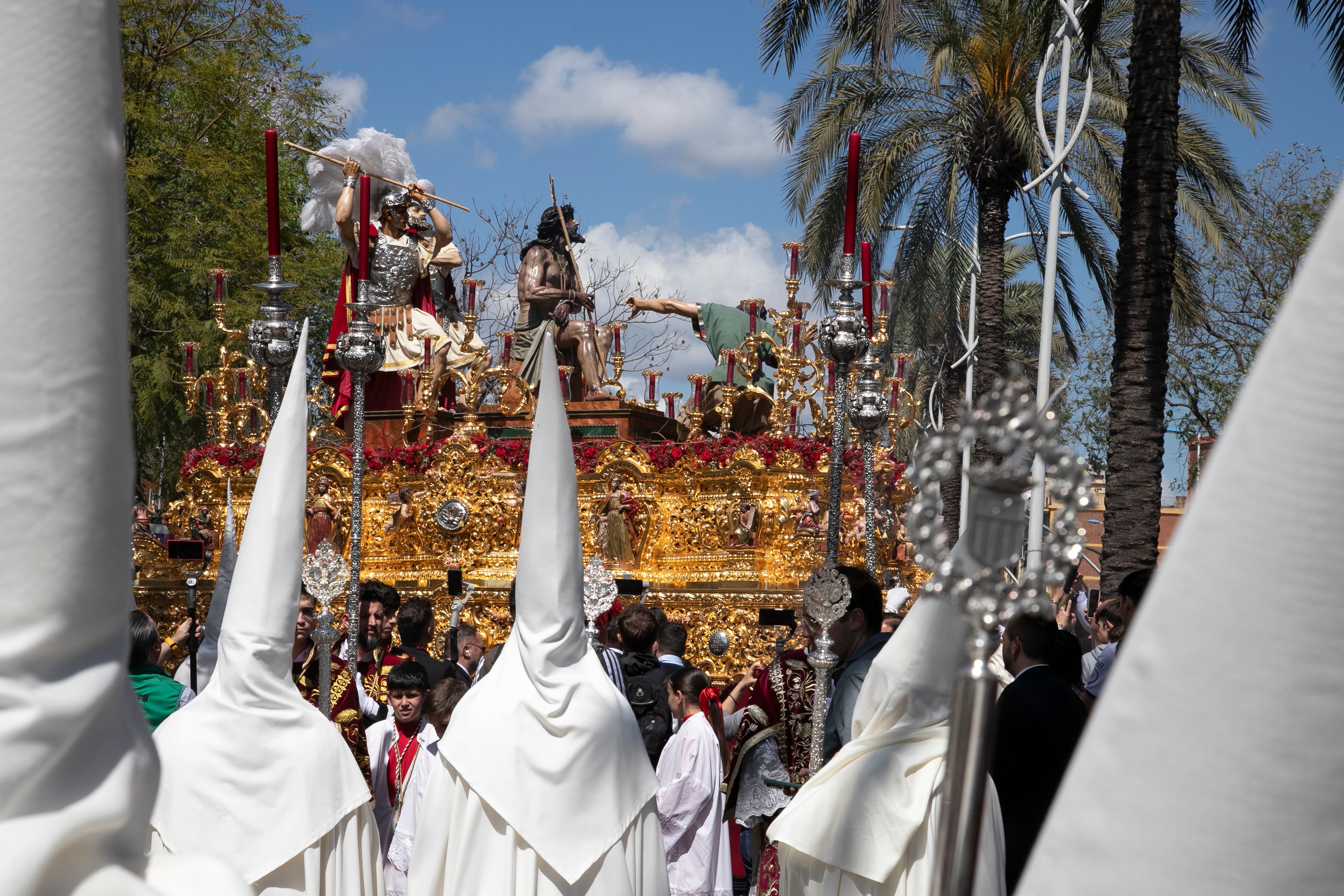 El ímpetu de la Merced transita por el Lunes Santo de Córdoba, en imágenes