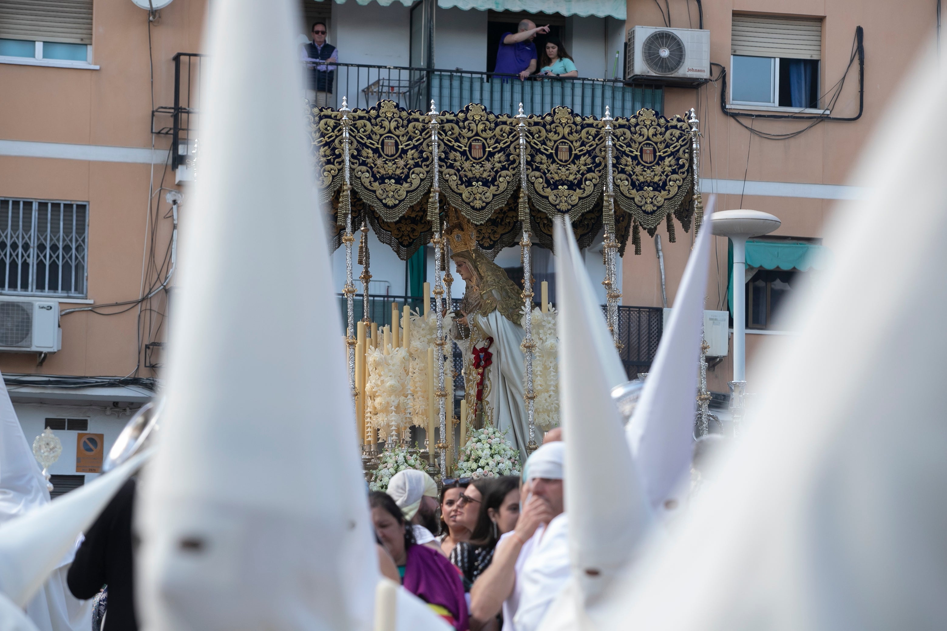 El ímpetu de la Merced transita por el Lunes Santo de Córdoba, en imágenes