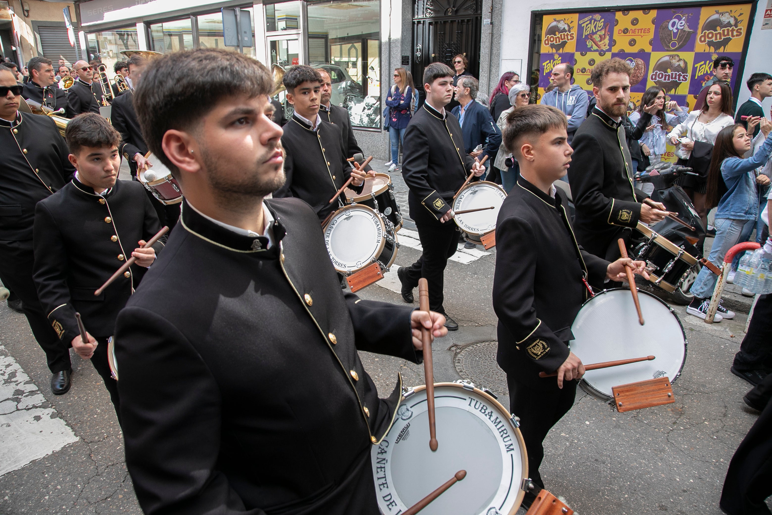 El ímpetu de la Merced transita por el Lunes Santo de Córdoba, en imágenes