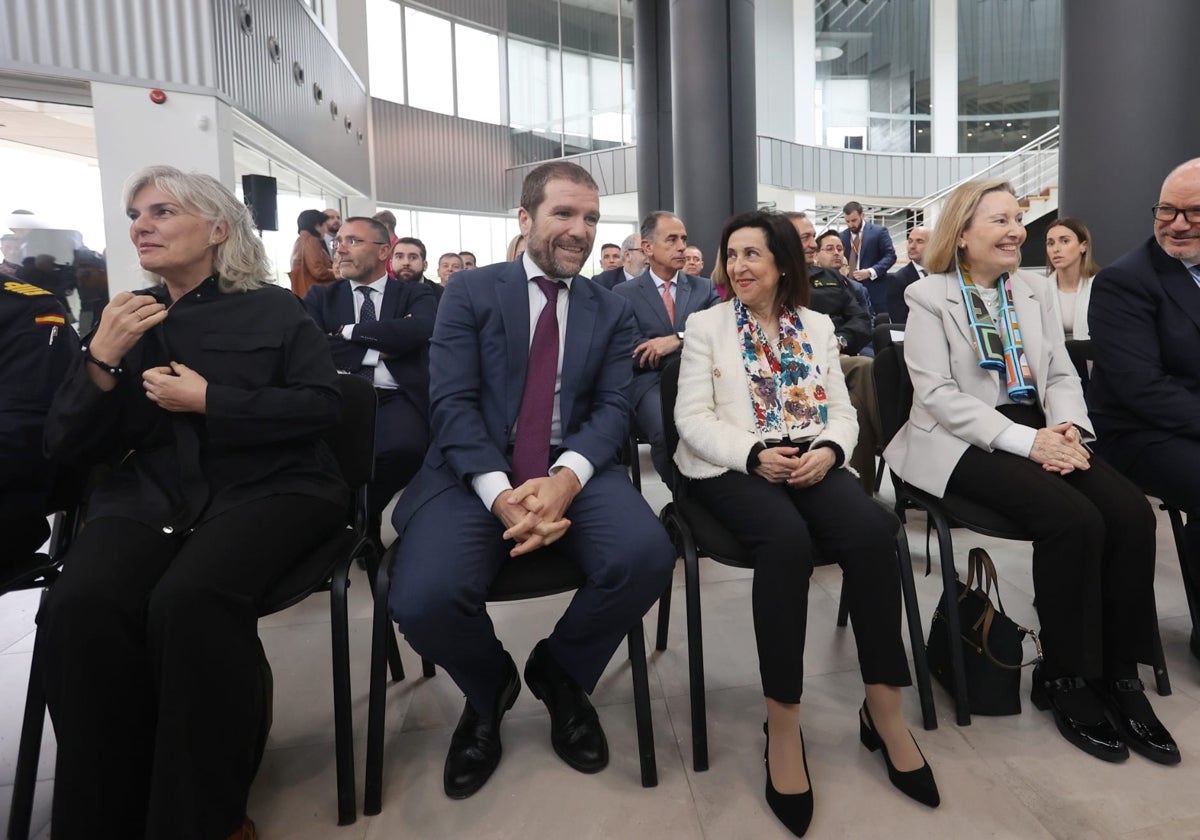 Javier Escribano, presidente de Escribano M&E junto a la ministra Robles en su fábrica de Rabanales 21 n córdoba