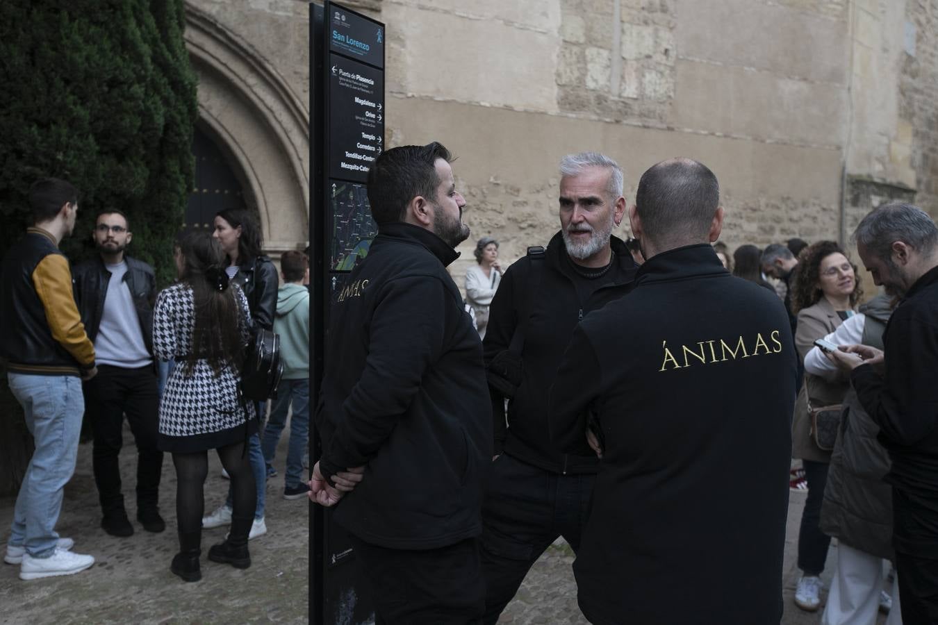 La decepción de la hermandad de Ánimas, en imágenes