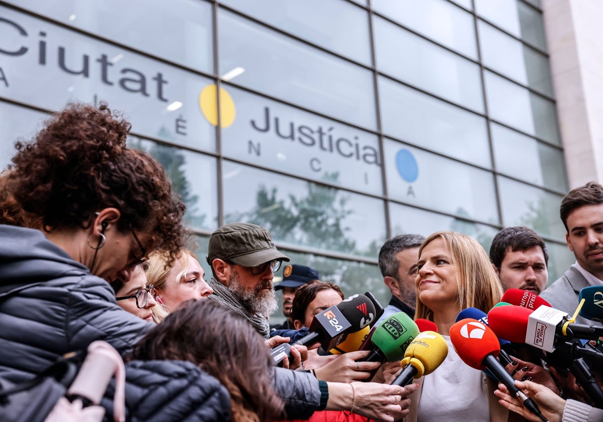 Imagen de la delegada del Gobierno en la Comunidad Valenciana, Pilar Bernabé, a su llegada a los juzgados
