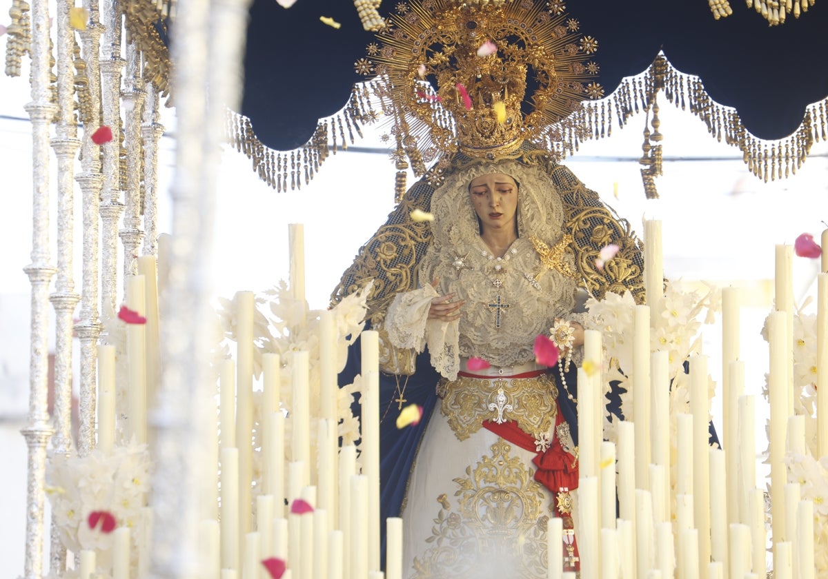 La Virgen de la Estrella de Córdoba en su paso este Lunes Santo