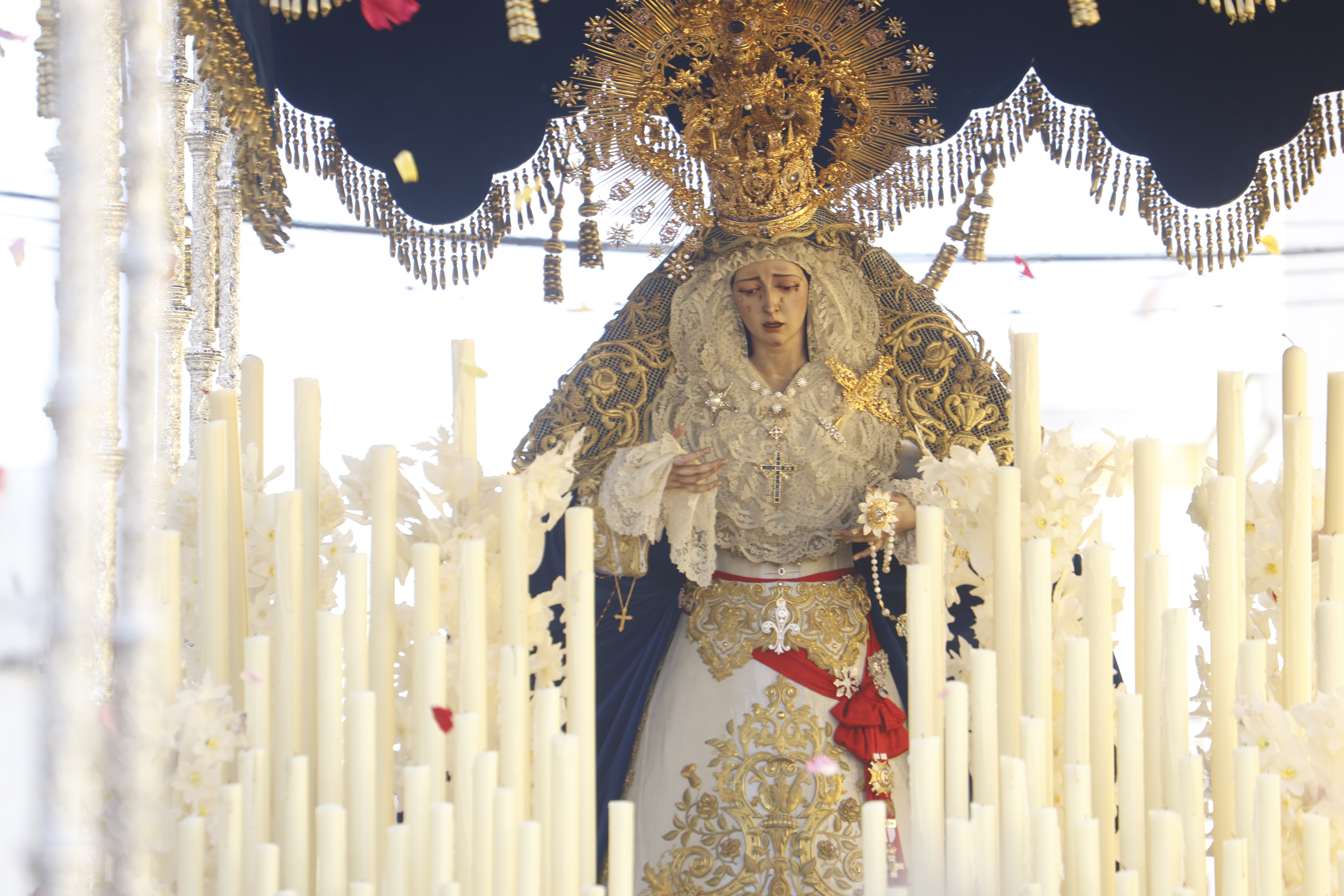 El emocionante paso de la hermandad de la Estrella por el Lunes Santo de Córdoba, en imágenes