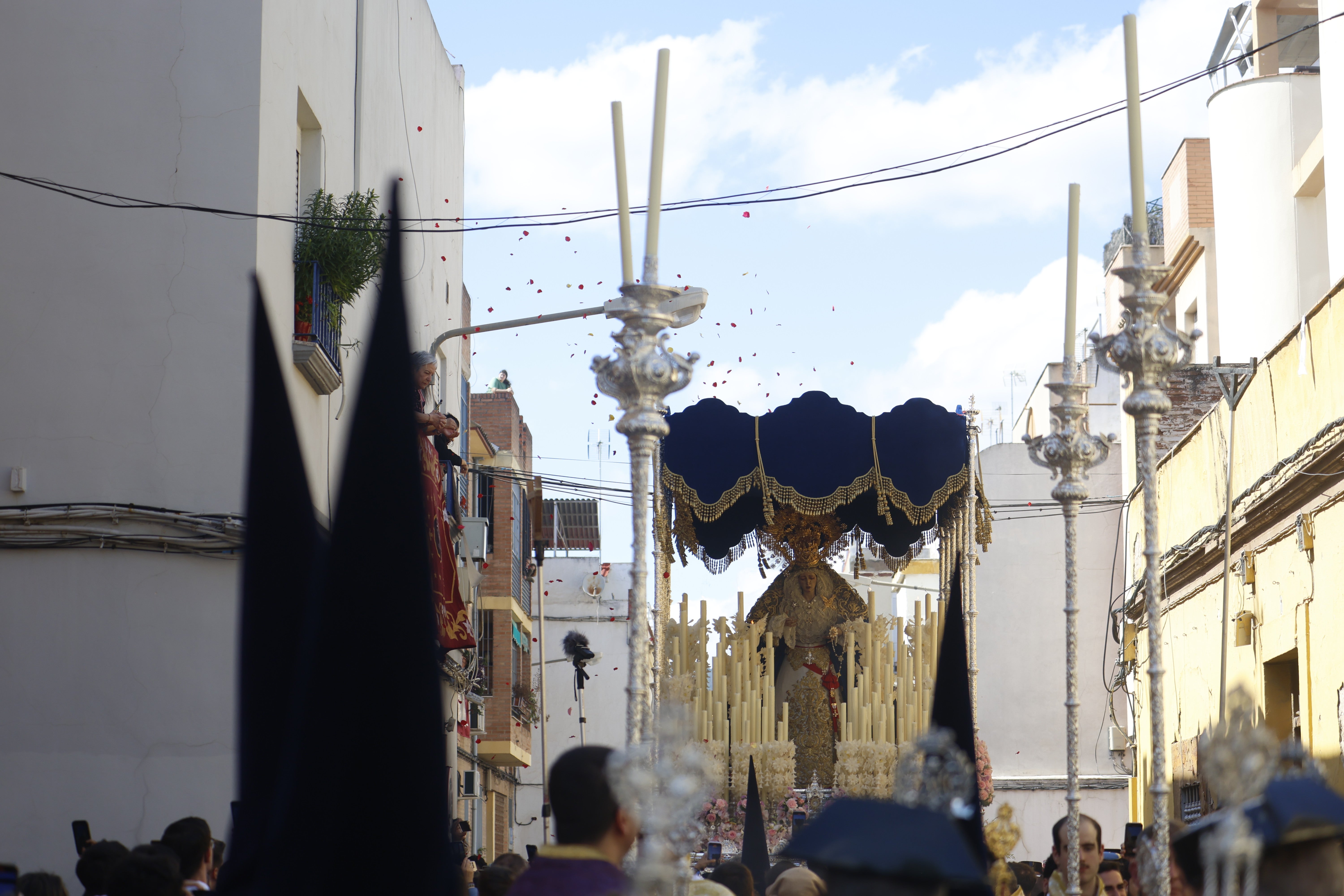 El emocionante paso de la hermandad de la Estrella por el Lunes Santo de Córdoba, en imágenes